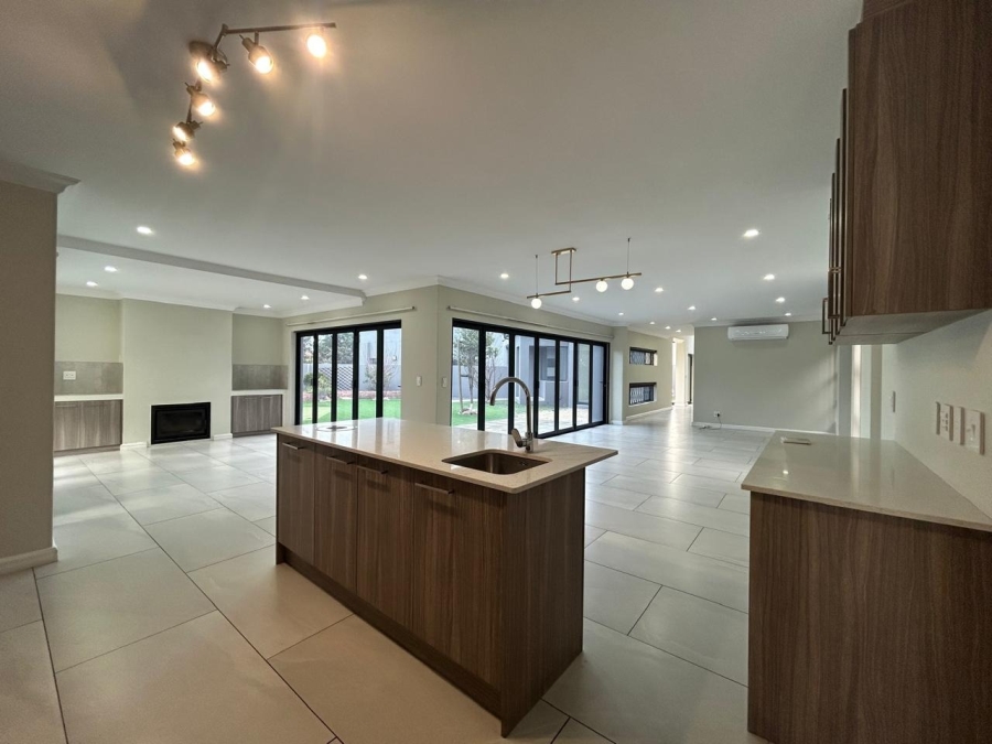 To Let 2 Bedroom Property for Rent in Royal Ascot Western Cape